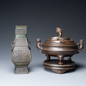 Een Chinese met zilver ingelegde bronzen wierookbrander en een vaas, 19e eeuw — foto 3