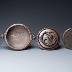 Een Chinese met zilver ingelegde bronzen wierookbrander en een vaas, 19e eeuw — foto 6