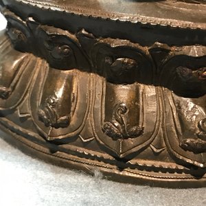 Een Chinese Ming-stijl bronzen figuur van Boeddha, Qianlong — foto 17