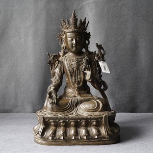 Een Chinese Ming-stijl bronzen figuur van Boeddha, Qianlong — foto 26