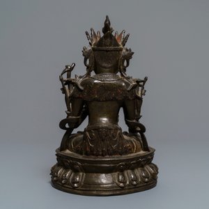 Een Chinese Ming-stijl bronzen figuur van Boeddha, Qianlong — foto 3
