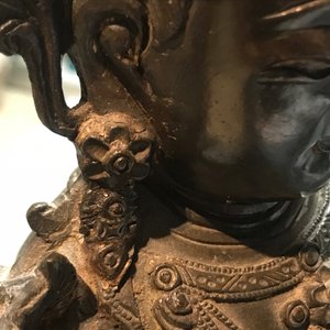 Een Chinese Ming-stijl bronzen figuur van Boeddha, Qianlong — foto 9