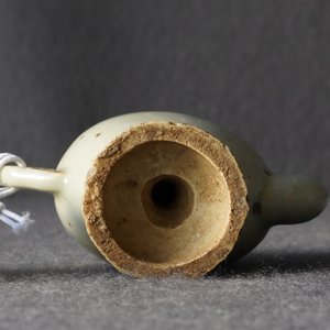 Een Chinese miniatuur 'cadogan' perzikvormige theepot met junyao glazuur, Kangxi/Qianlong — foto 10