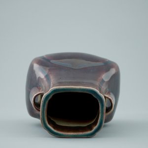 Een Chinese monochrome aubergine Fanghu vaas, 19e eeuw — foto 6