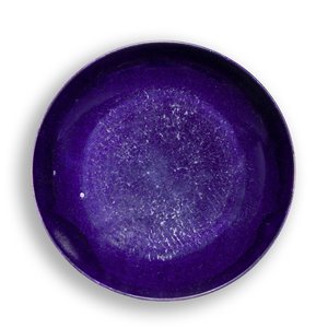 Een Chinese monochrome aubergine-geglazuurde schotel, Qianlong merk en periode — foto 1