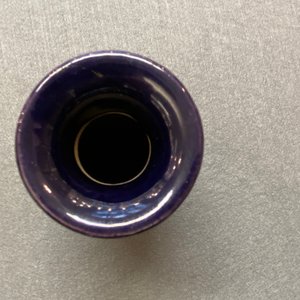 Een Chinese monochrome aubergine-geglazuurde vaas, Kangxi — foto 9