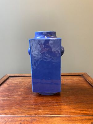 Een Chinese monochrome blauw-geglazuurde 'cong' vaas, Guangxu merk en periode — foto 1