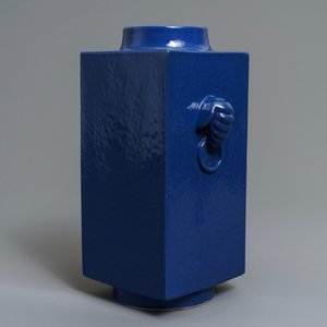 Een Chinese monochrome blauwe cong vaas, 19e eeuw — foto 1