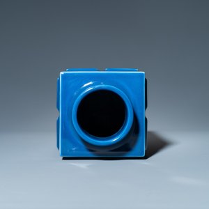Een Chinese monochrome blauwe 'cong' vaas met trigrammen, Guangxu merk, Republiek — foto 6
