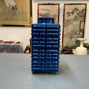 Een Chinese monochrome blauwe 'cong' vaas met trigrammen, Guangxu merk, Republiek — foto 9