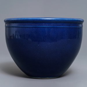 Een Chinese monochrome blauwe jardinière, 18/19e eeuw — foto 6