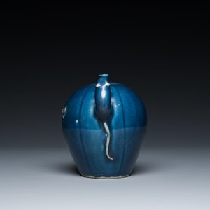 Een Chinese monochrome blauwe theepot met een rat als handvat, Transitie periode — foto 4