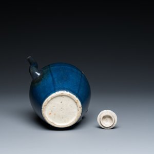 Een Chinese monochrome blauwe theepot met een rat als handvat, Transitie periode — foto 6