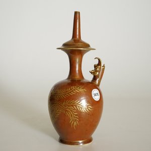 Een Chinese monochrome bruine kundika of waterkruik met verguld decor, 18/19e eeuw — foto 9