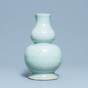 Een Chinese monochrome celadon en craquelé kalebasvaas, 18/19e eeuw — foto 1