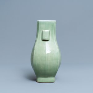 Een Chinese monochrome celadon 'fanghu' vaas, Qianlong merk en periode — foto 2