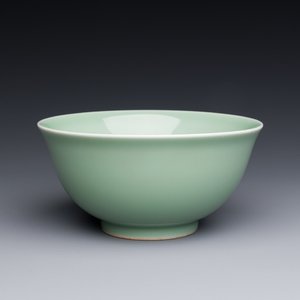 Een Chinese monochrome celadon-geglazuurde kom, Daoguang merk en mogelijk uit die periode — foto 1
