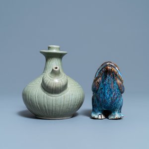 Een Chinese monochrome celadon kendi en een Shiwan flambé-geglazuurde wierookbrander, 18/19e eeuw — foto 3