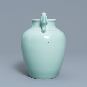 Een Chinese monochrome celadon vaas met drakenoren, Qianlong merk, 19/20e eeuw — foto 3