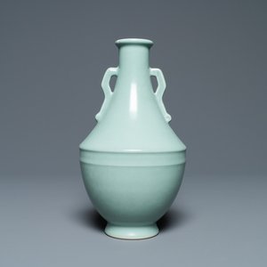 Een Chinese monochrome celadon vaas, Qianlong merk, Republiek — foto 1