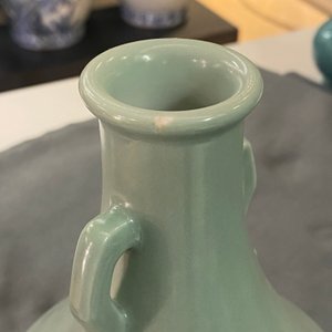 Een Chinese monochrome celadon vaas, Qianlong merk, Republiek — foto 7