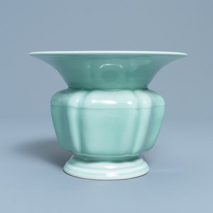 Een Chinese monochrome celadon zhadou, Yongzheng merk, Republiek — foto 2