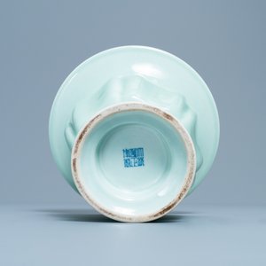 Een Chinese monochrome celadon zhadou, Yongzheng merk, Republiek — foto 7