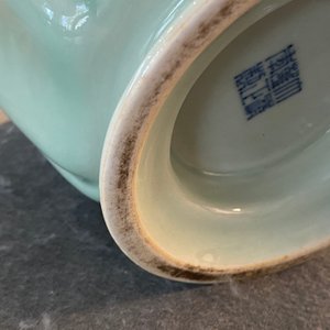 Een Chinese monochrome celadon zhadou, Yongzheng merk, Republiek — foto 9