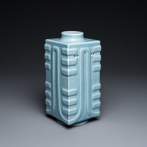 Een Chinese monochrome claire de lune-geglazuurde 'cong' vaas, Qianlong merk, 20e eeuw — foto 8