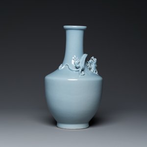 Een Chinese monochrome claire de lune-geglazuurde vaas, Yongzheng merk, Republiek — foto 4