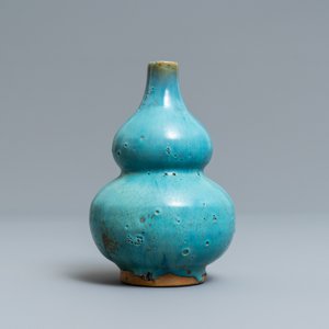 Een Chinese monochrome kalebasvaas met turquoise junyao-stijl glazuur, 19/20e eeuw — foto 3