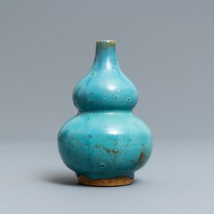 Een Chinese monochrome kalebasvaas met turquoise junyao-stijl glazuur, 19/20e eeuw — foto 4