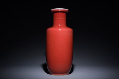 Een Chinese monochrome koperrode rouleau vaas, 18/19e eeuw
