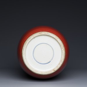 Een Chinese monochrome koperrode rouleau vaas, 18/19e eeuw — foto 5