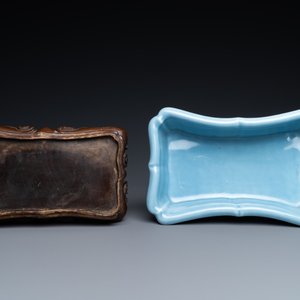 Een Chinese monochrome lavendelblauwe jardinière op houten voet, Yongzheng merk, Republiek — foto 7