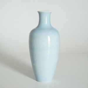 Een Chinese monochrome lavendelblauwe vaas met onderglazuur decor, Yongzheng merk, 19e eeuw — foto 11
