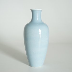Een Chinese monochrome lavendelblauwe vaas met onderglazuur decor, Yongzheng merk, 19/20e eeuw — foto 12