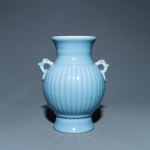 Een Chinese monochrome lavendelblauwe vaas, Qianlong merk, Republiek — foto 3