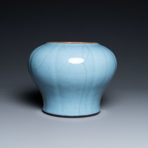 Een Chinese monochrome lavendelblauwe vaas, Qianlong — foto 4