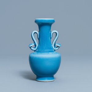 Een Chinese monochrome lavendelblauwe vaas, Yongzheng 4-karaktermerk en mogelijk periode — foto 3