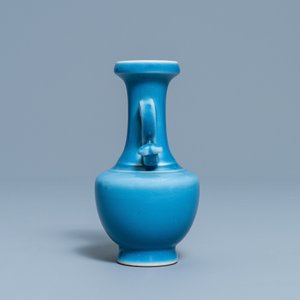 Een Chinese monochrome lavendelblauwe vaas, Yongzheng 4-karaktermerk en mogelijk periode — foto 4