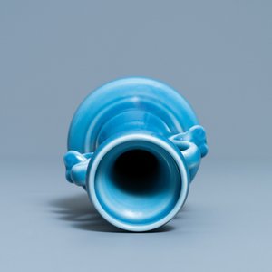 Een Chinese monochrome lavendelblauwe vaas, Yongzheng 4-karaktermerk en mogelijk periode — foto 5