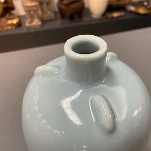Een Chinese monochrome lavendelblauwe vaas, Yongzheng merk, Republiek — foto 9