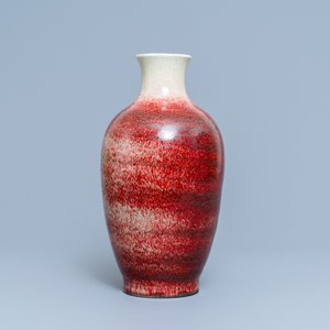 Een Chinese monochrome peachbloom vaas, 18/19e eeuw — foto 3
