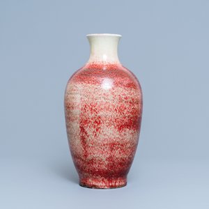 Een Chinese monochrome peachbloom vaas, 18/19e eeuw — foto 4