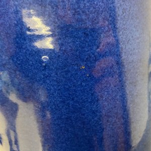 Een Chinese monochrome poederblauwe rouleau vaas, Kangxi — foto 16