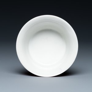 Een Chinese monochrome robijnrode kom, Qianlong merk en periode — foto 6