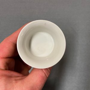 Een Chinese monochrome robijnrode kom, Qianlong merk en periode — foto 8