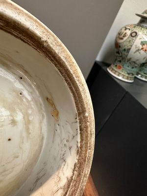 Een Chinese monochrome rood geglazuurde 'hu' vaas, Qianlong merk, 19e eeuw — foto 11