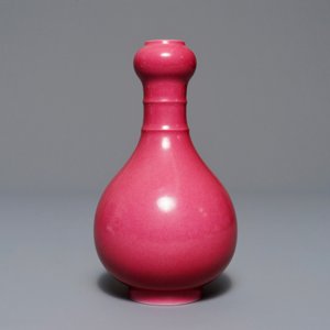 Een Chinese monochrome roze vaas, Yongzheng merk, 19/20e eeuw — foto 2